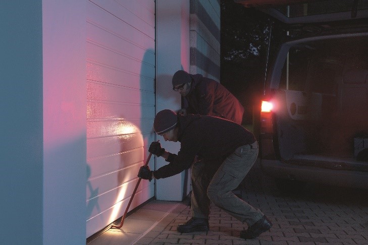 Bild stöldförsök garageport